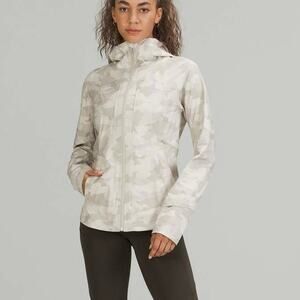 Lululemon (4) Break a Trail Jacket Take Flight Grey Camo Waterproof Hooded